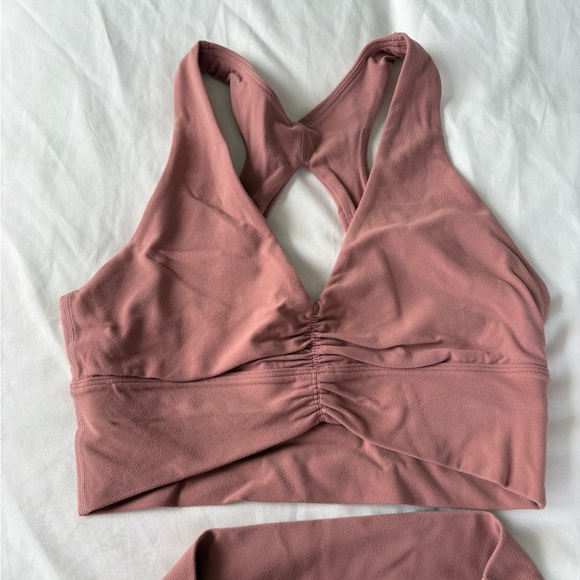 Aritzia Women's Rose/Mauve Sports Bra and Leggings Set - Picture 7 of 8